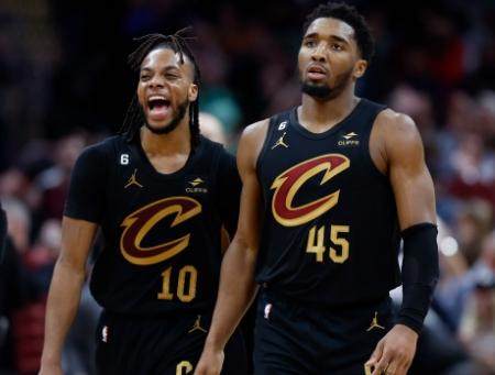 体育赛事-骑士后场兄弟阋墙 米切尔若续约 加兰将申请交易