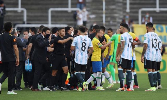 体育新闻-巴阿大战闹剧前后 ：“隐藏主角”英超是怎么想的？